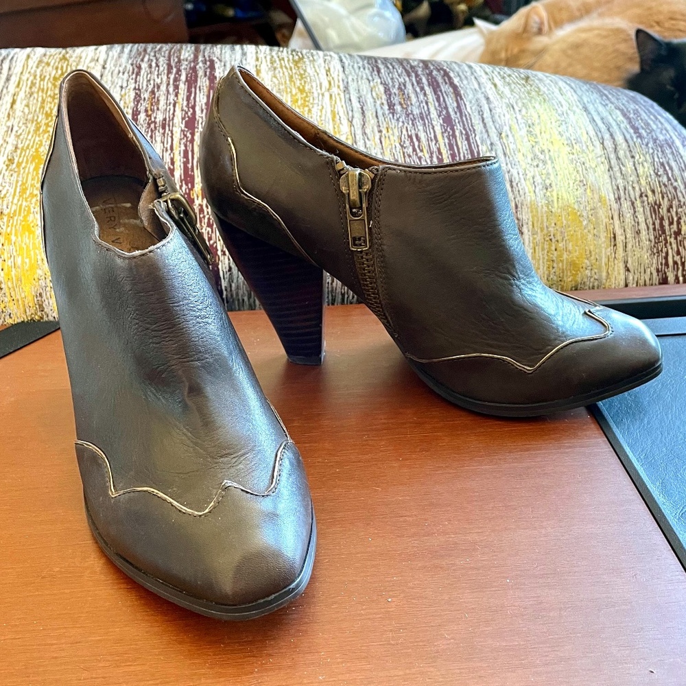 *Worn Once* VV LA Brown Leather Ankle Booties